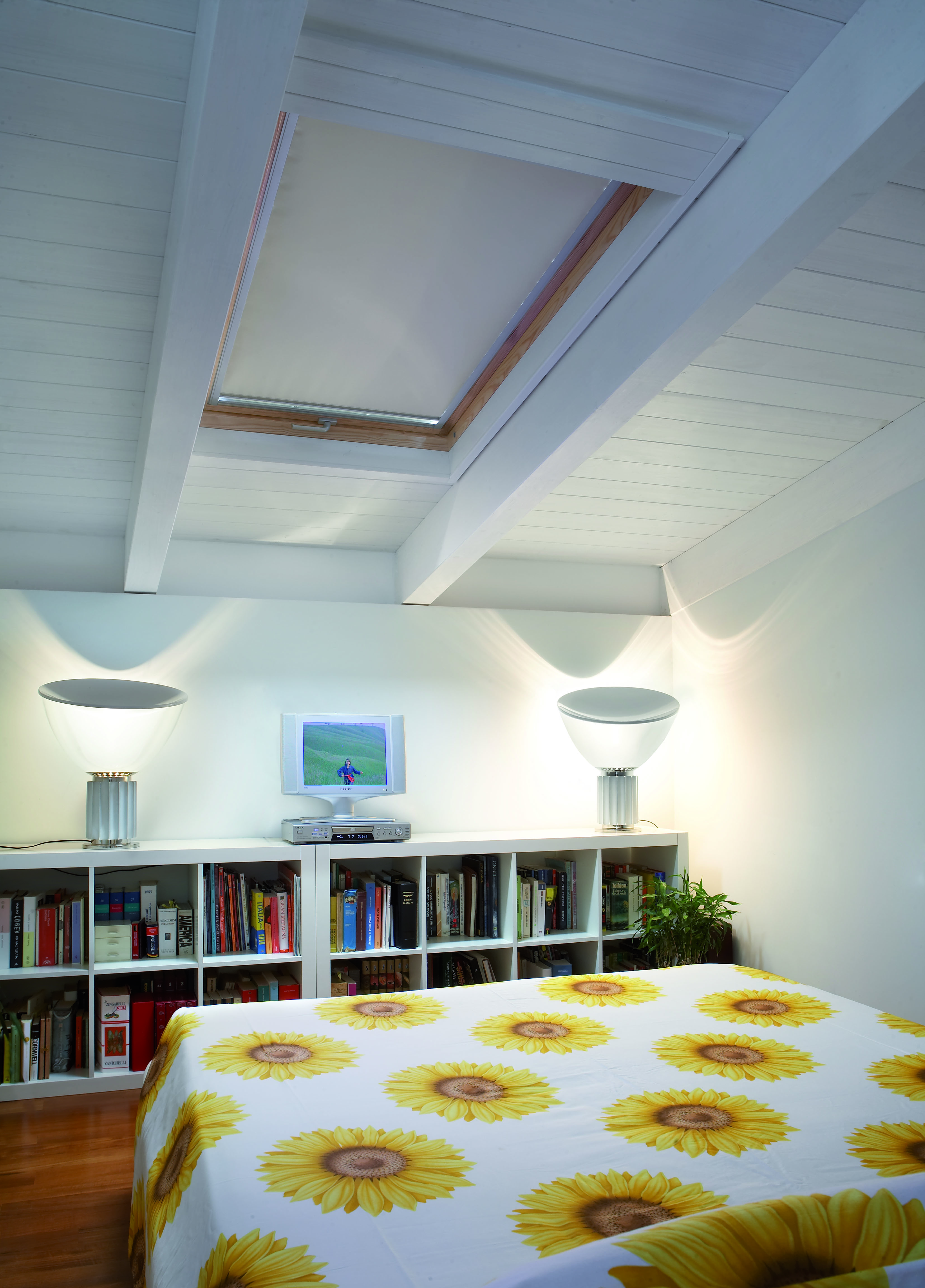 La camera da letto con la tenda oscurante