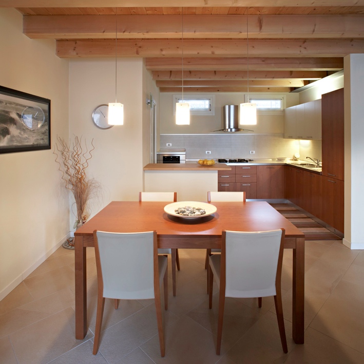 La zona pranzo al primo piano