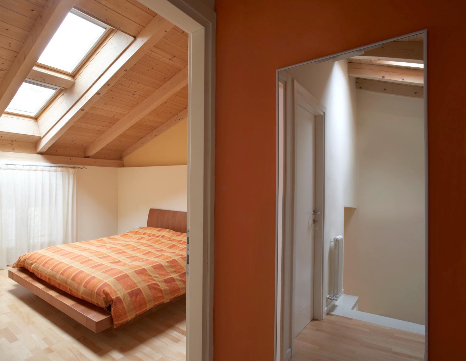 La camera da letto in mansarda