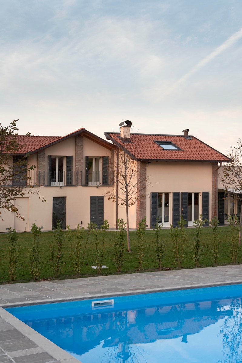 Casa di corte con la piscina