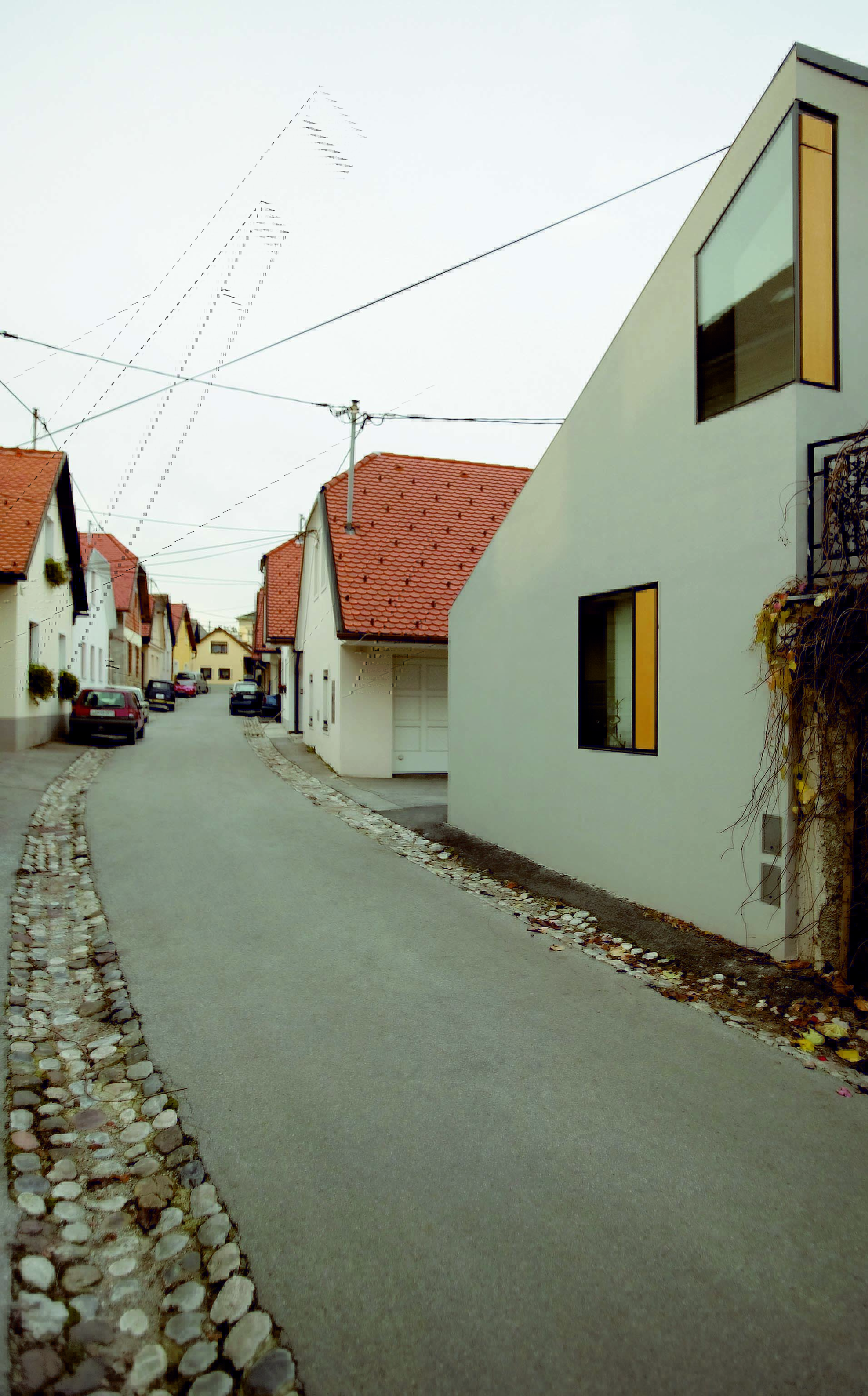 L'esterno della casa inserito nel quartiere